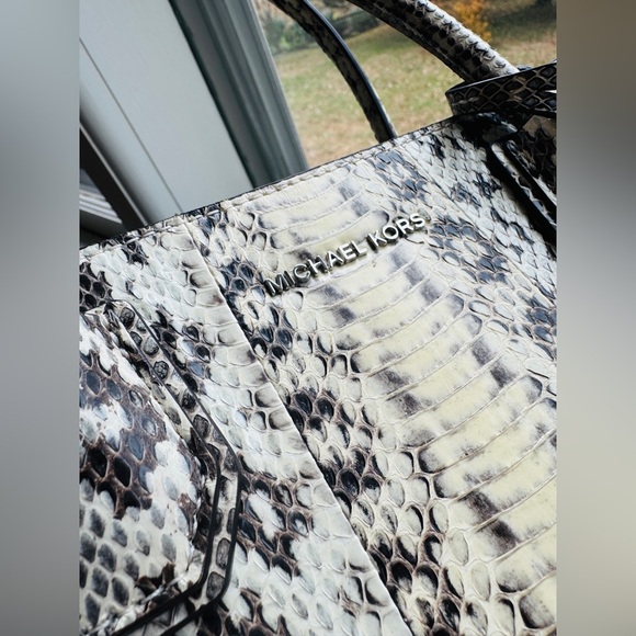 Set of 2 Michael Kors Snakeskin tote with Matching Long Wallet Shoulder Strap - Picture 6 of 15